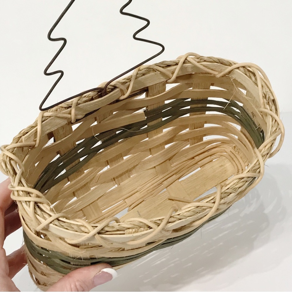 Vintage Signed Folk Art Wall Hanging Pocket Woven Wicker Basket Christmas Tree - Picture 10 of 15